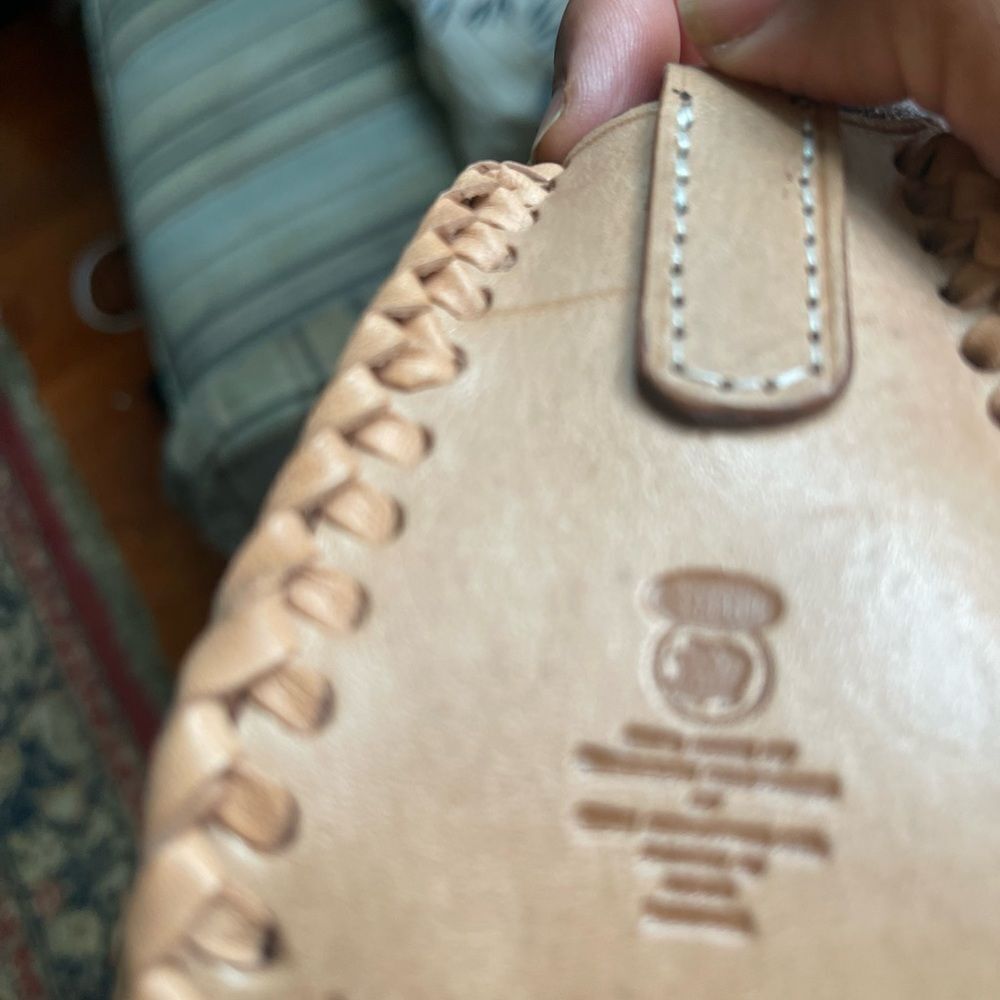 VTG Leather tan tooled small Crossbody Bag hook and loop closure. - Picture 7 of 9